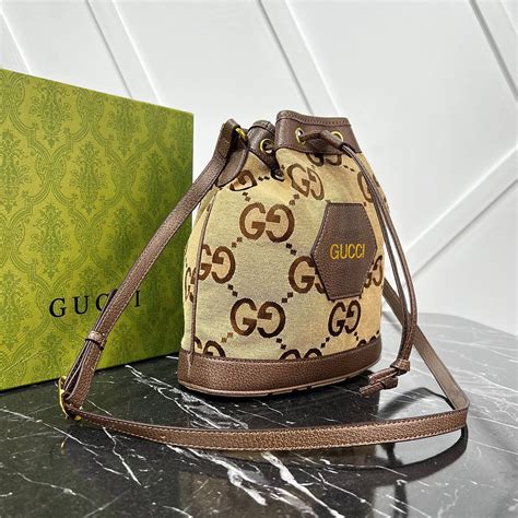 Imitazione borsa Gucci .